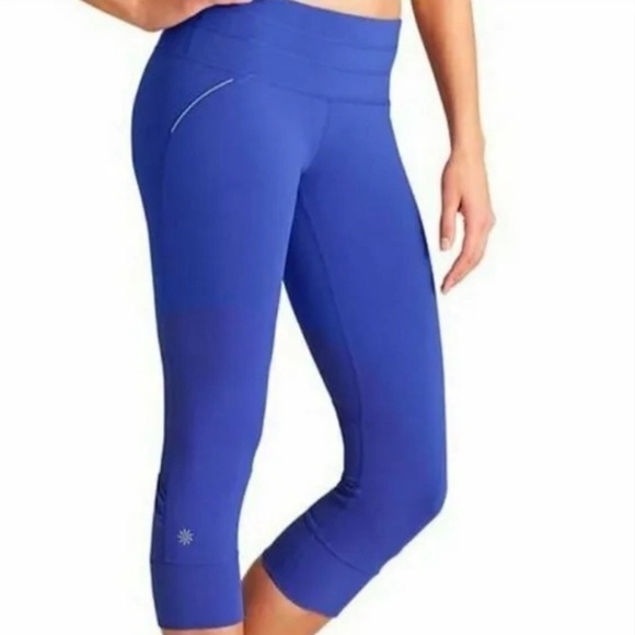 Athleta Relay Reflective Crop Capri Legging Size Medium - Picture 1 of 14